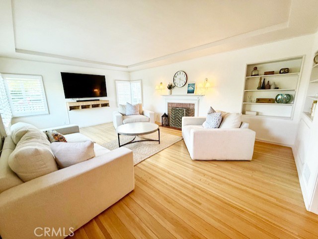 960 Roxbury Drive Pasadena, CA 91104 - Photo 2 of 17