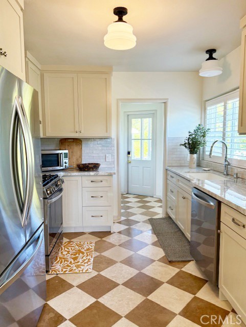 960 Roxbury Drive Pasadena, CA 91104 - Photo 8 of 17