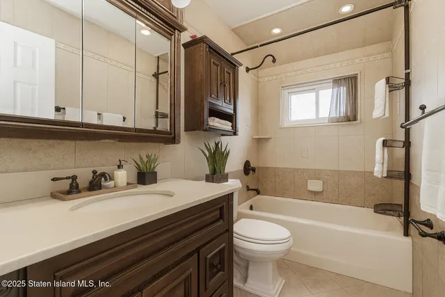 $828,000 | 490 Collfield Avenue | South New York