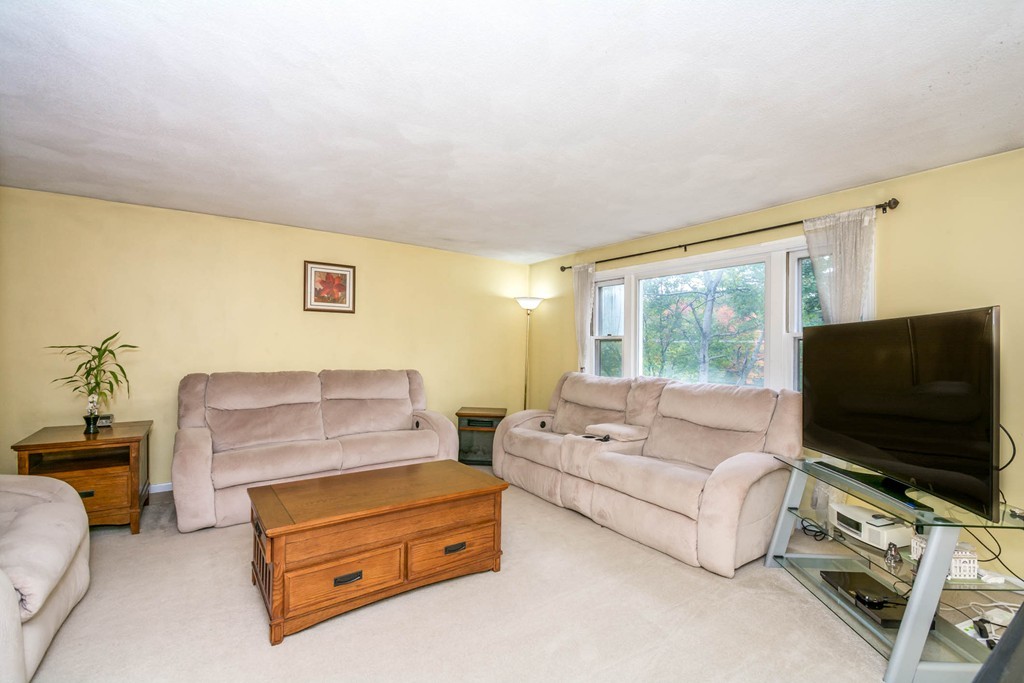 178 Fox Hill Road Burlington, MA 01803 - Photo 4 of 13 Gallery Image 4