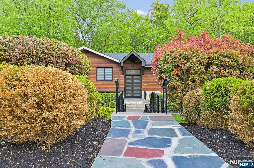 655 Floyd Street Englewood Cliffs, NJ 07632 - Photo 2 of 49