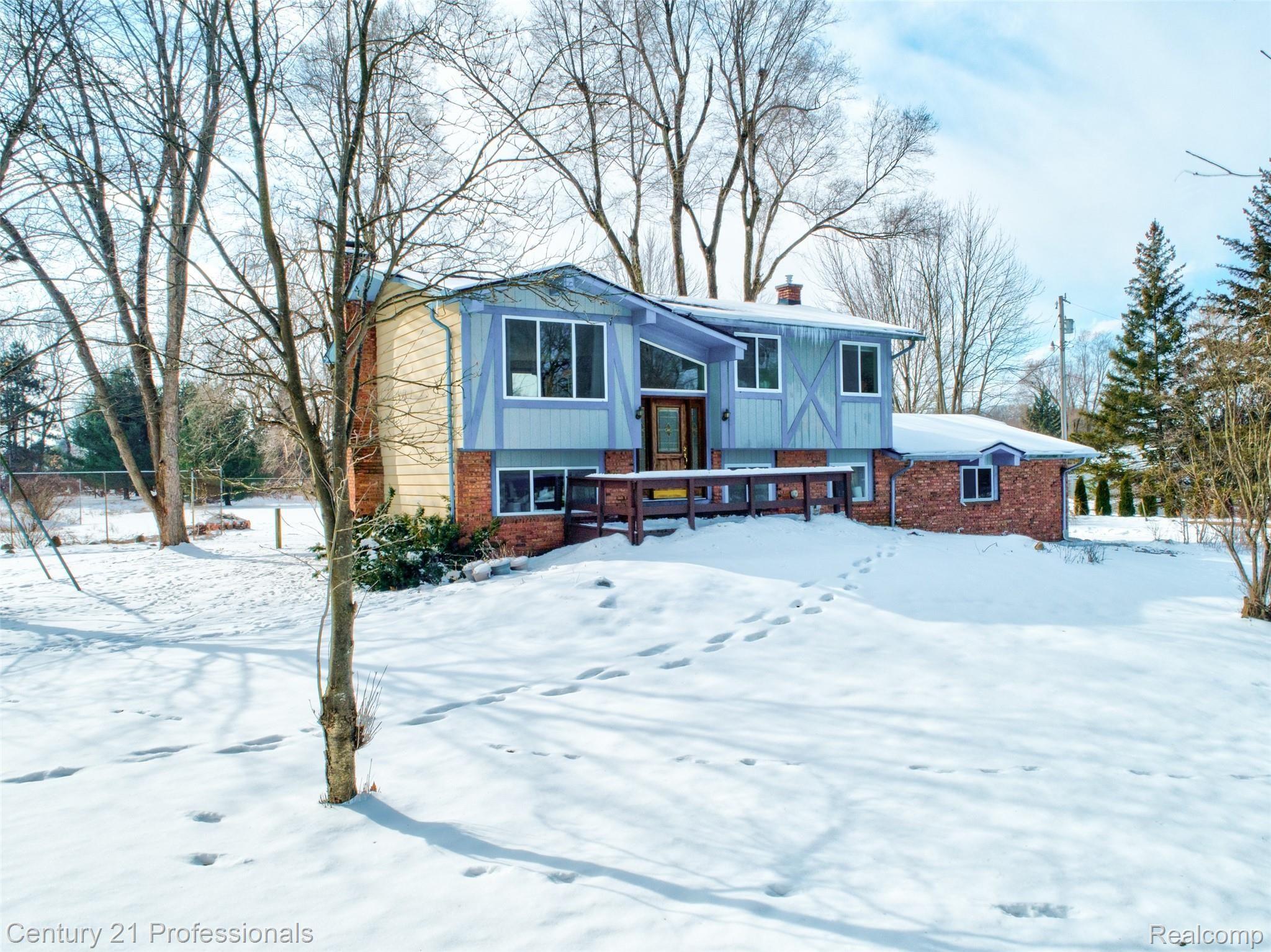 8309 Holcomb Road Clarkston, MI 48348 - Photo 5 of 39 8309 Holcomb-5.jpg