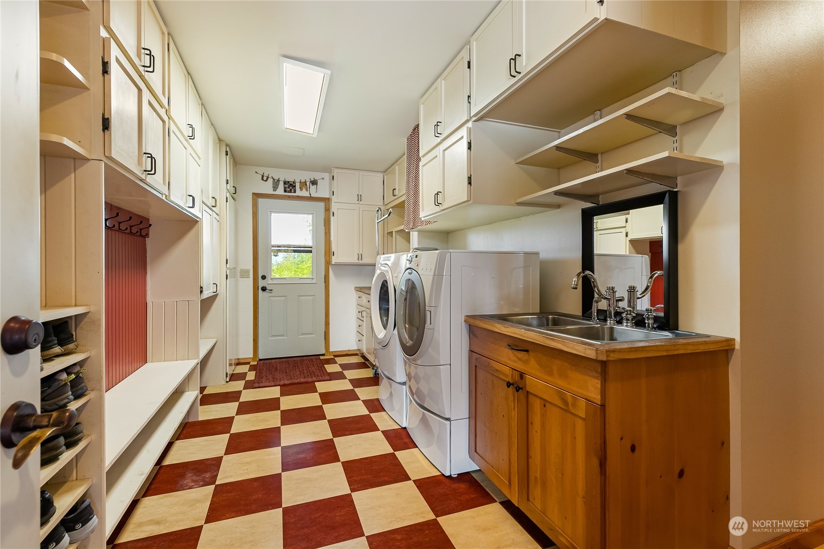 852 Lange Road Bellingham, WA 98226 - Photo 17 of 40 a kitchen with stainless steel appliances granite countertop a refrigerator and a stove top oven