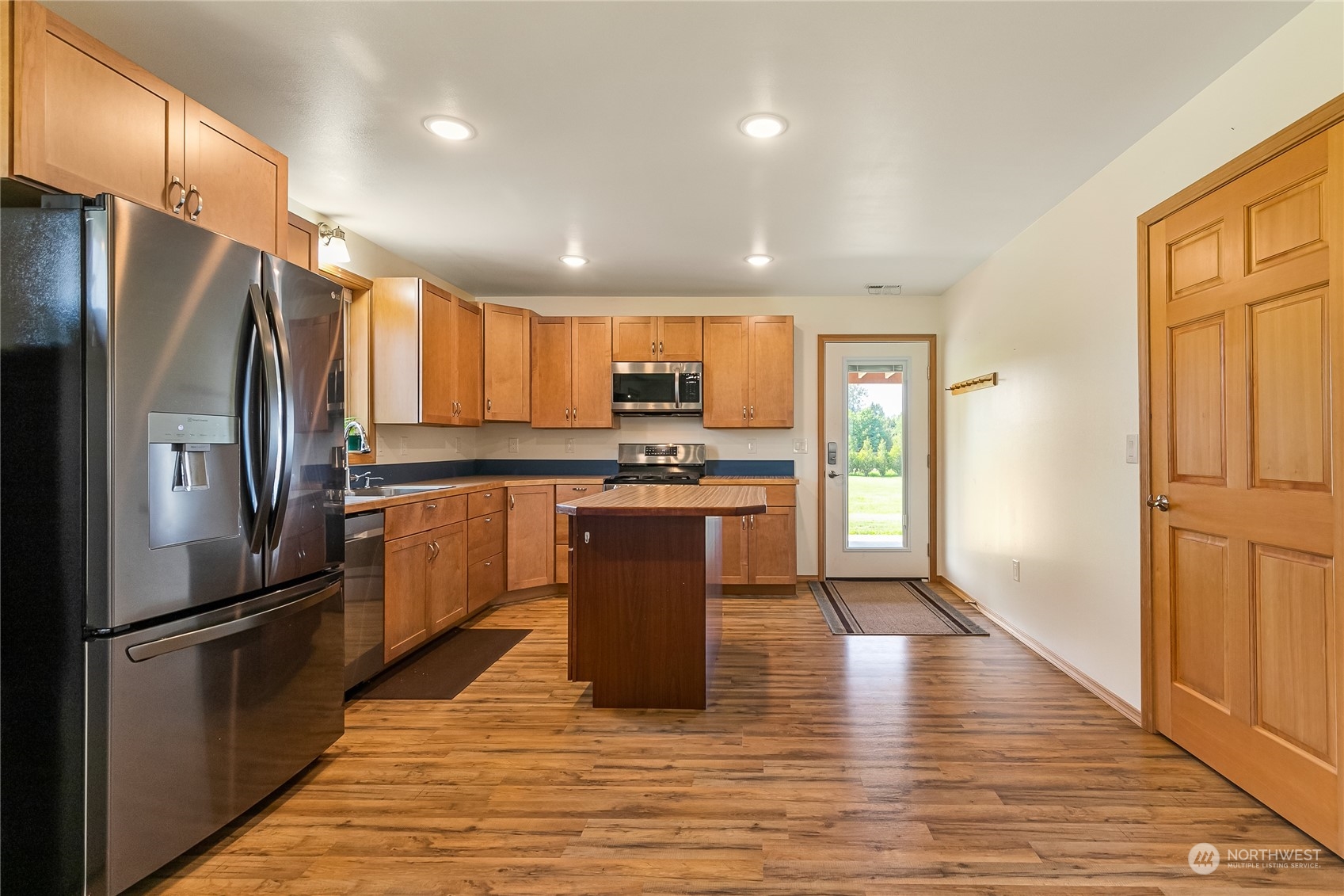 852 Lange Road Bellingham, WA 98226 - Photo 28 of 40 a kitchen with granite countertop stainless steel appliances a refrigerator cabinets and wooden floor