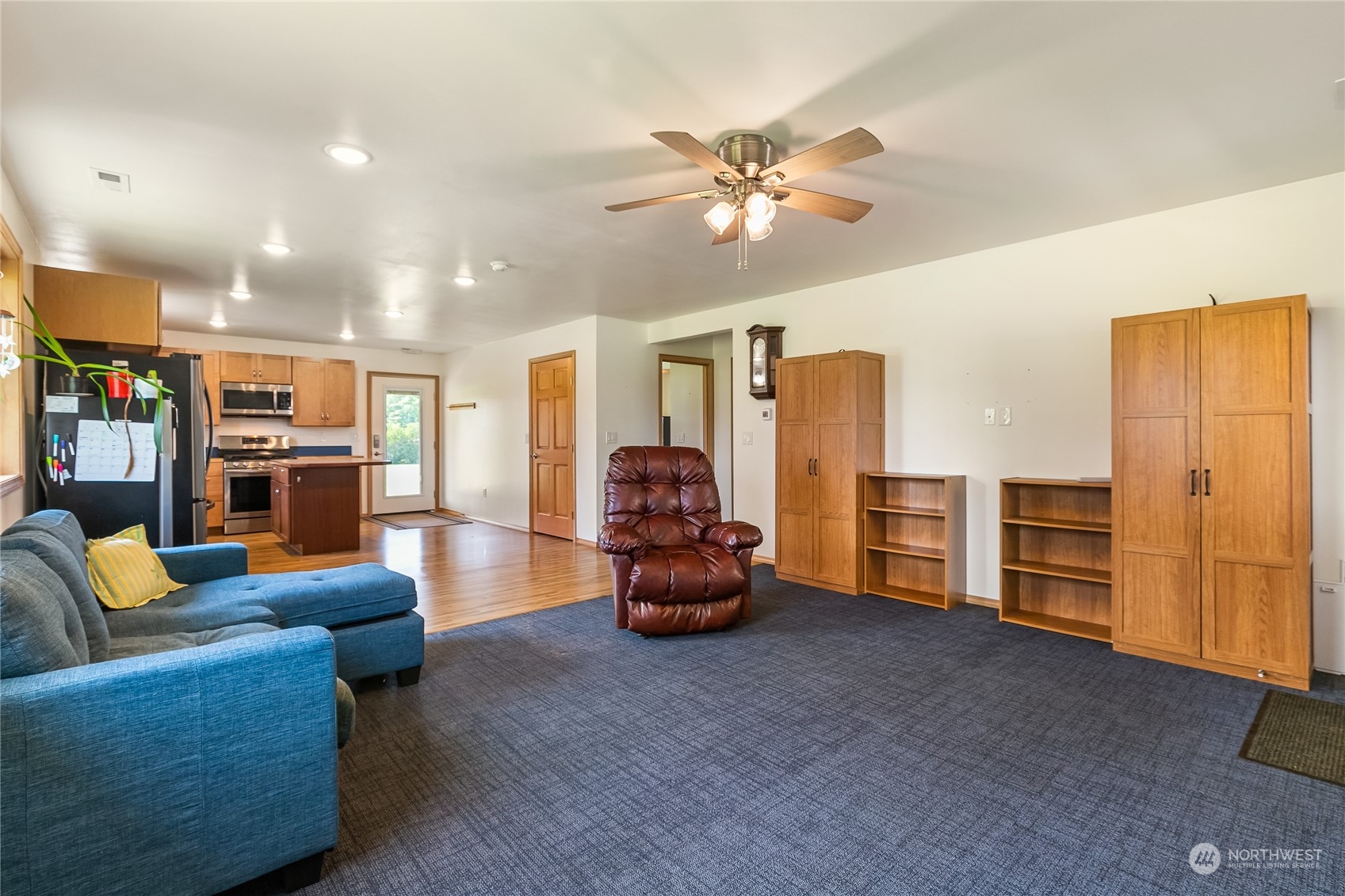 852 Lange Road Bellingham, WA 98226 - Photo 30 of 40 a living room with furniture and kitchen view