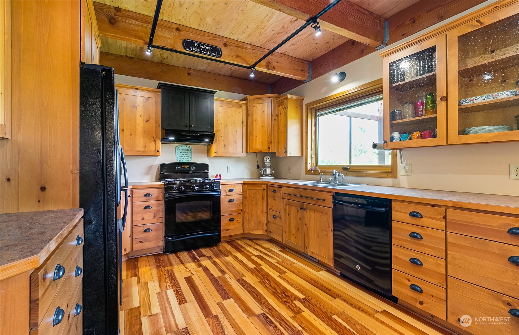 852 Lange Road Bellingham, WA 98226 - Photo 7 of 40 a kitchen with granite countertop a stove and a sink