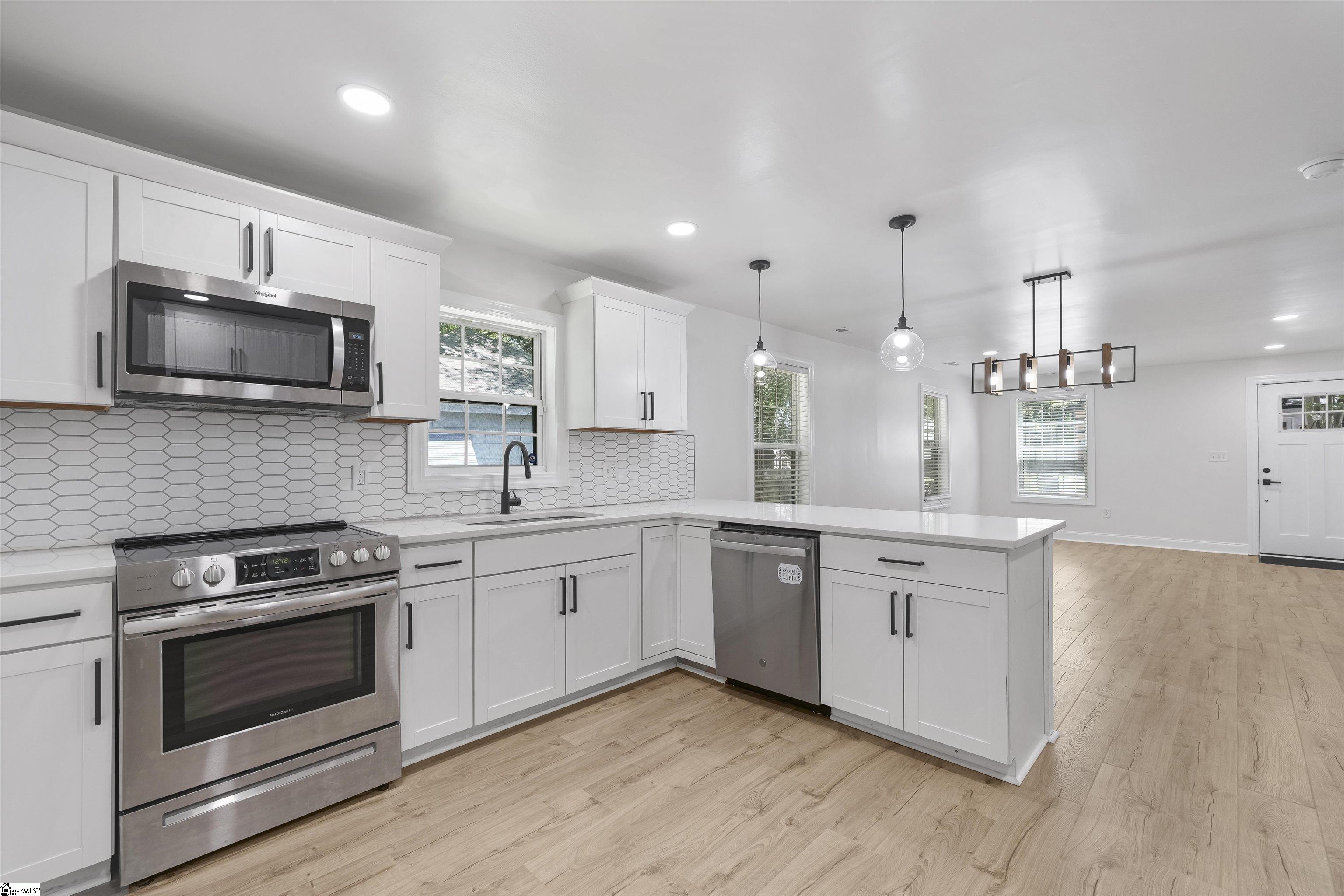 106 North 3rd Street Easley, SC 29640 - Photo 4 of 21