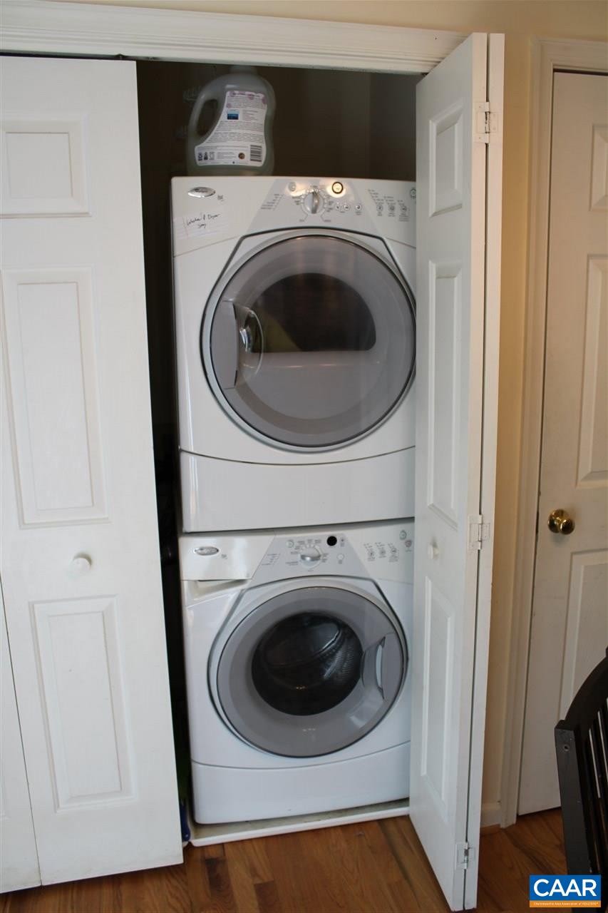 11 Dogleg Road Palmyra, VA 22963 - Photo 8 of 28 a utility room with dryer and washer