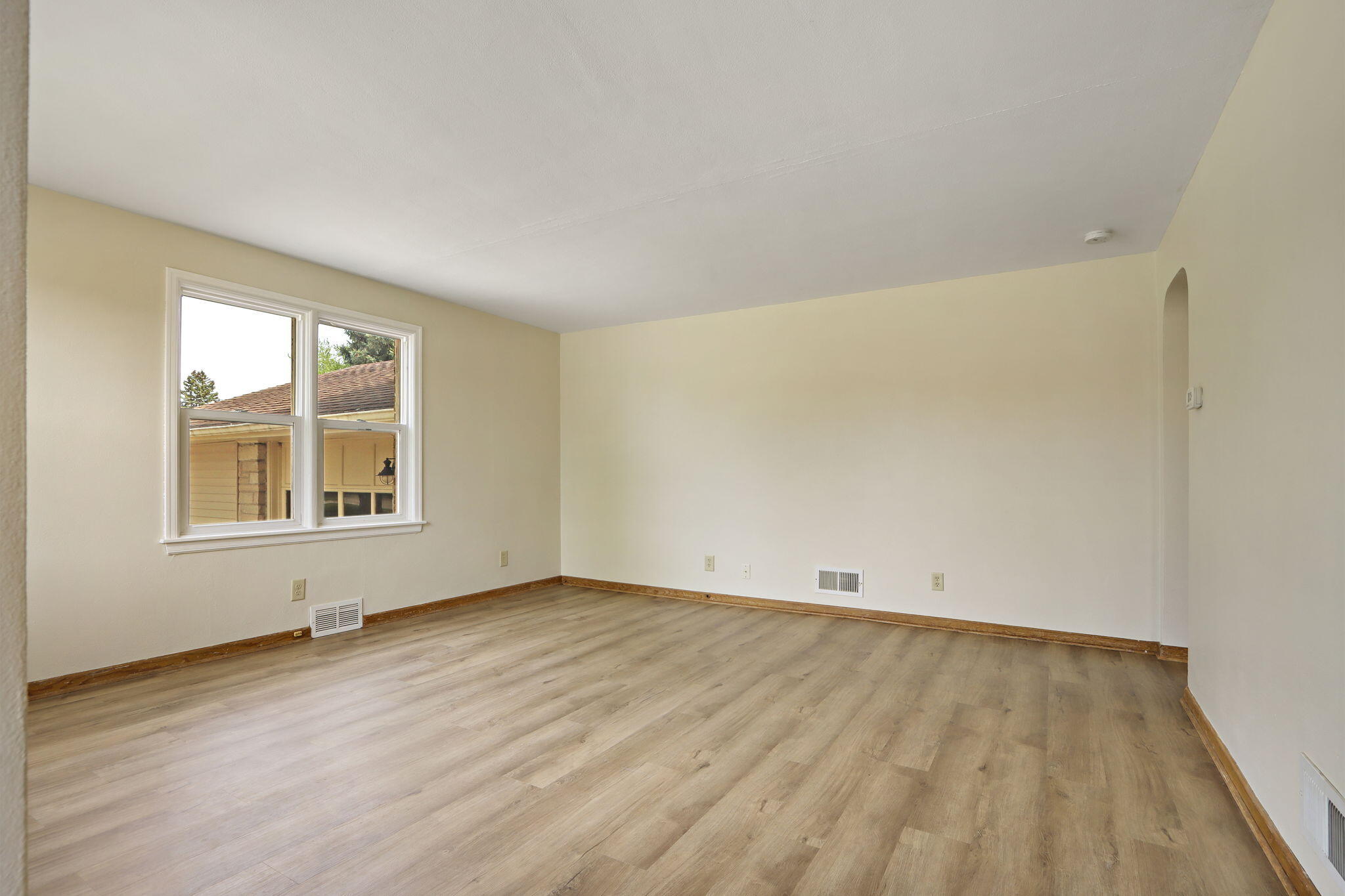 1815 29th Street Kenosha, WI 53140 - Photo 4 of 26 4-web-or-mls-1815 29th St, Kenosha, WI -