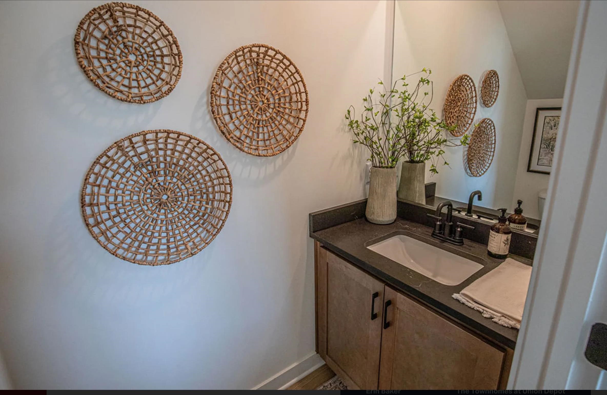 6888 Talcott Lane Bartlett, TN 38135 - Photo 4 of 19 Bathroom with vanity