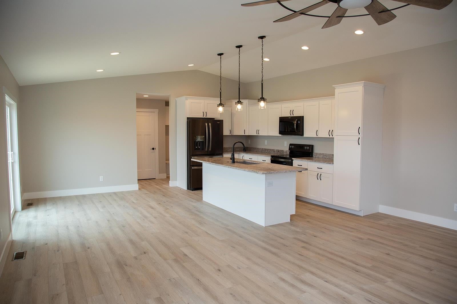 2164 Cheyenne Way Dubuque, IA 52002 - Photo 4 of 41 Gallery Image 4