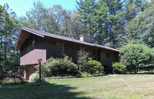 36 Willowdale Road Topsfield, MA 01983 - Photo 1 of 15 Gallery Image 1