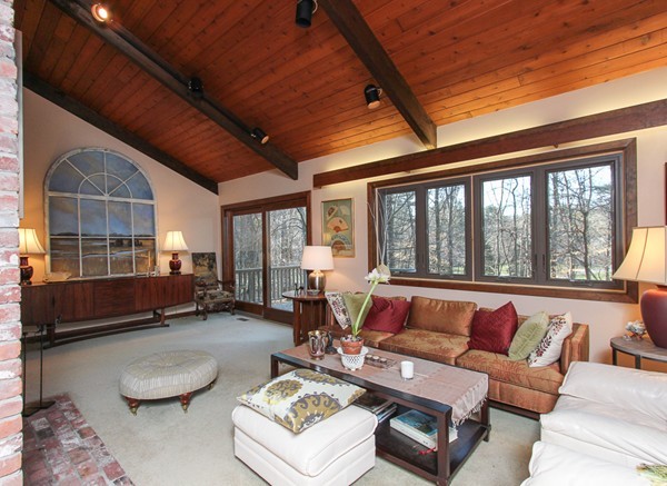 36 Willowdale Road Topsfield, MA 01983 - Photo 2 of 15 Gallery Image 2