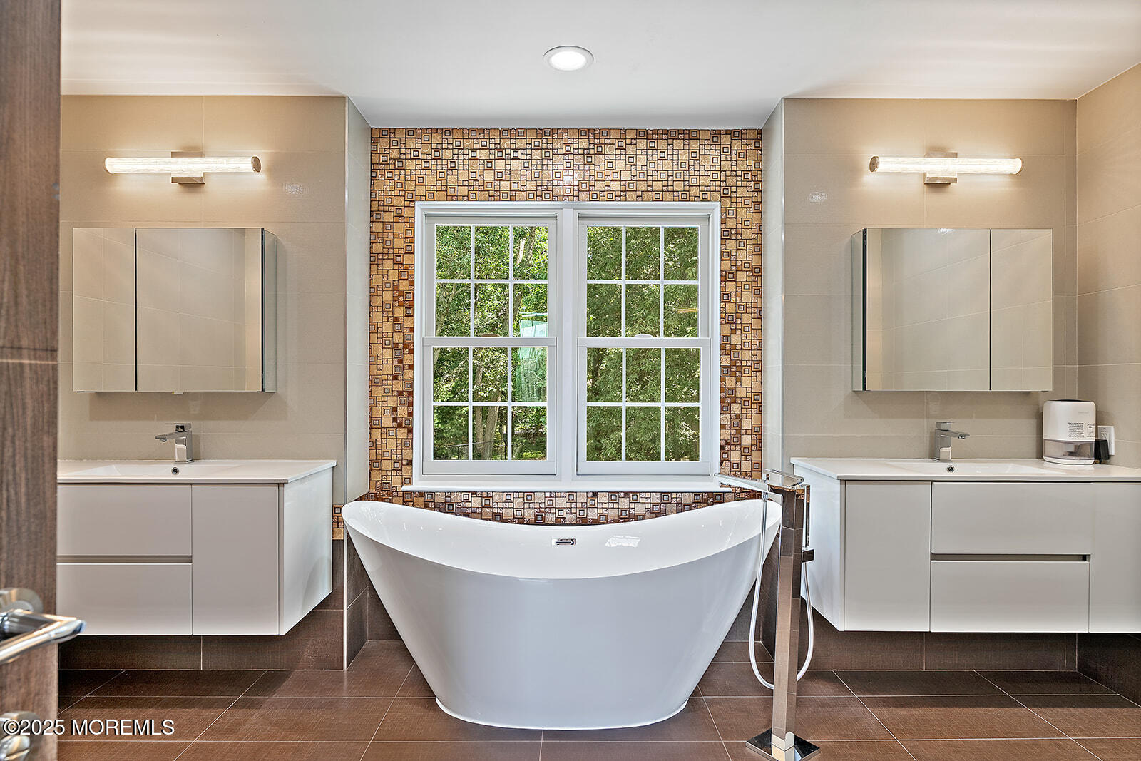 26 Chiswick Court Jackson, NJ 08527 - Photo 22 of 41 a living room with a large window and furniture