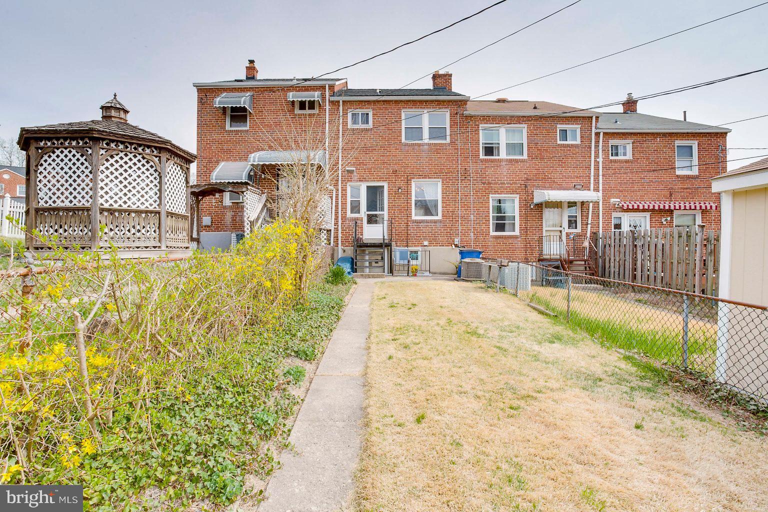 1131 Elm Road Baltimore, MD 21227 - Photo 29 of 32 Fenced-in yard