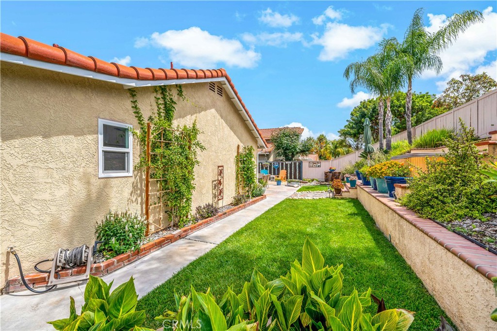 31141 Vía Gilberto Temecula, CA 92592 - Photo 33 of 39 a view of a backyard with potted plants