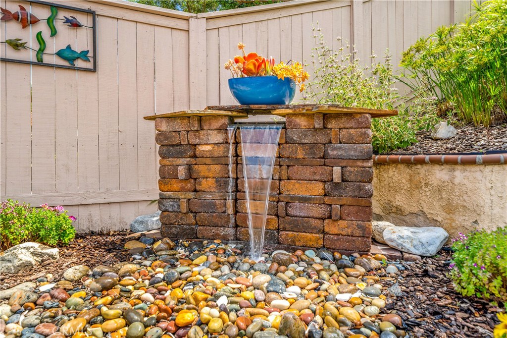 31141 Vía Gilberto Temecula, CA 92592 - Photo 35 of 39 a view of potted plant in front of door