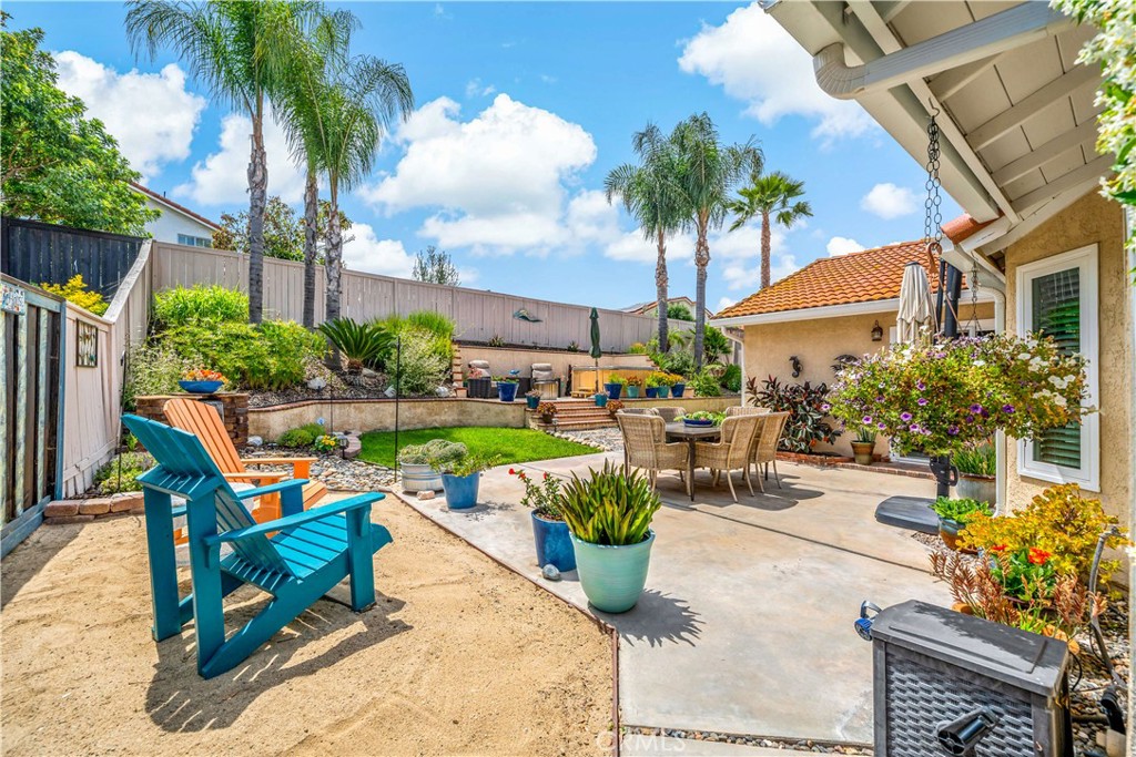 31141 Vía Gilberto Temecula, CA 92592 - Photo 36 of 39 a view of a swimming pool with a patio and a garden