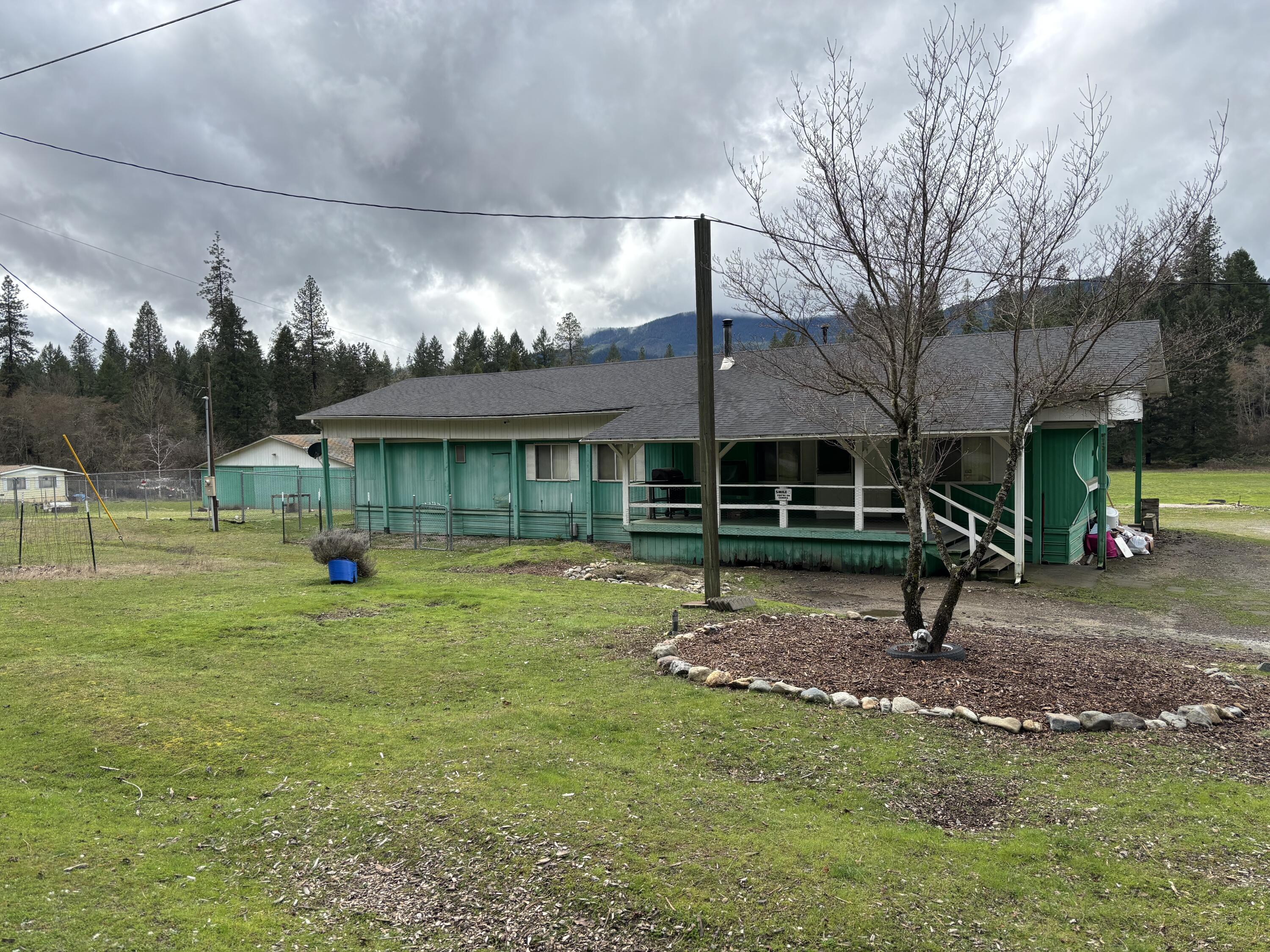16625 Ford Road Rogue River, OR 97537 - Photo 2 of 31 Front