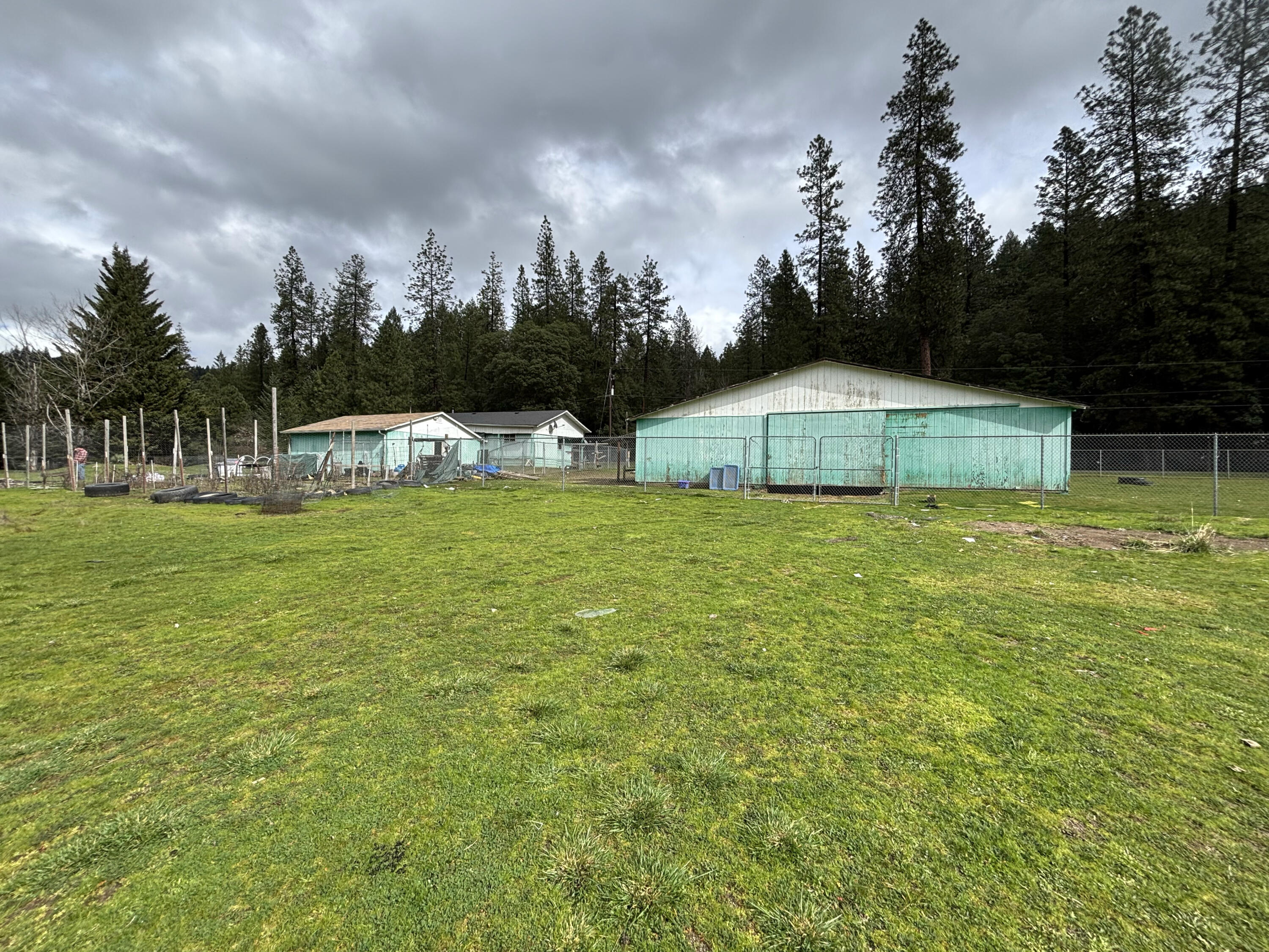 16625 Ford Road Rogue River, OR 97537 - Photo 26 of 31 Barn