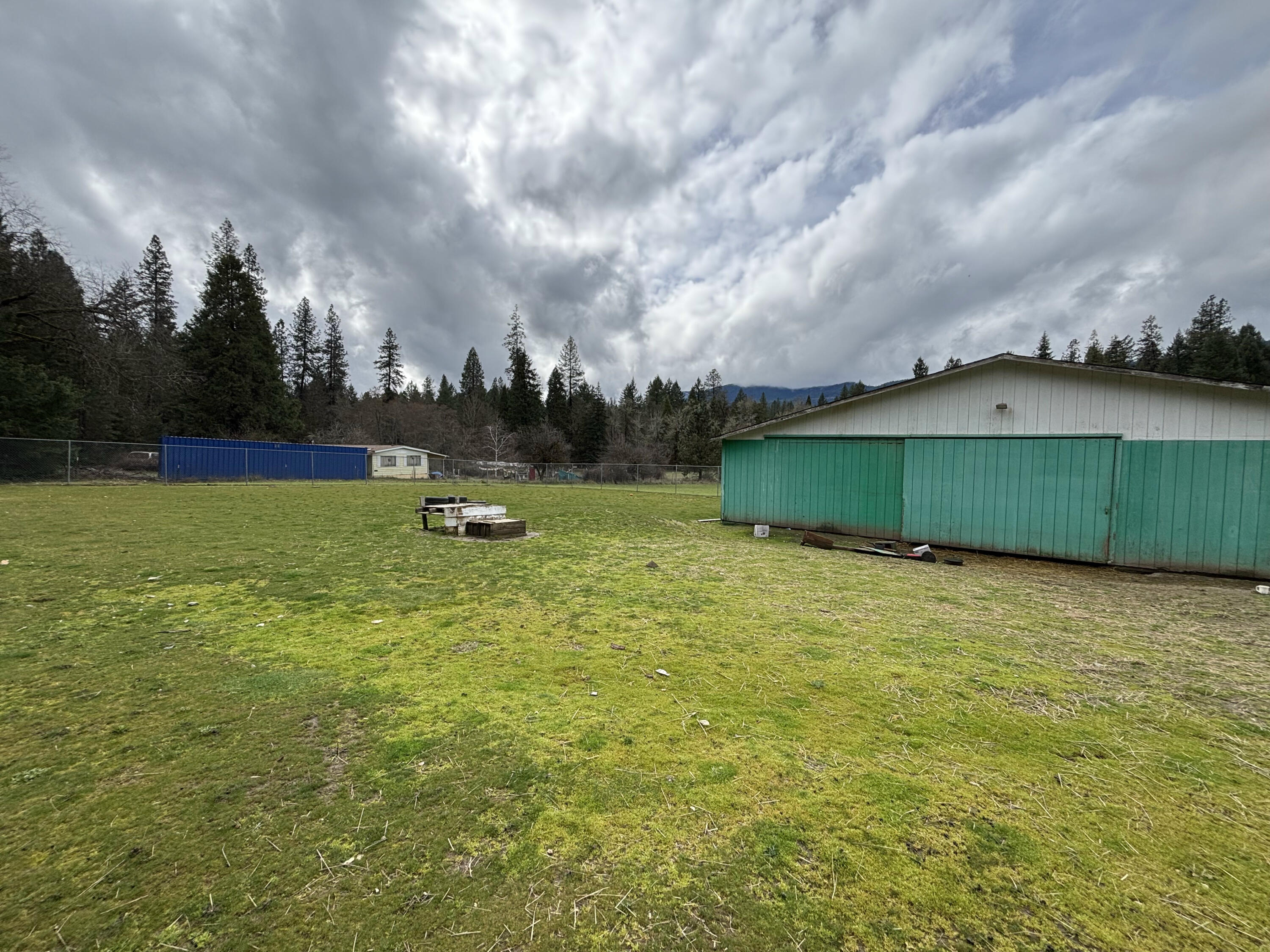 16625 Ford Road Rogue River, OR 97537 - Photo 29 of 31 Barn and Pasture