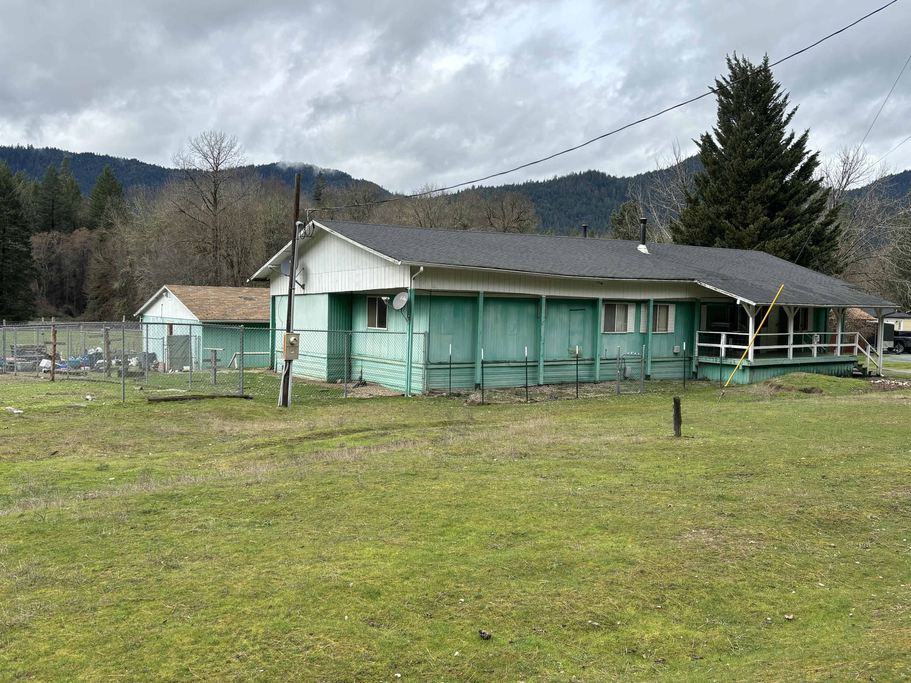 16625 Ford Road Rogue River, OR 97537 - Photo 3 of 31 From Road