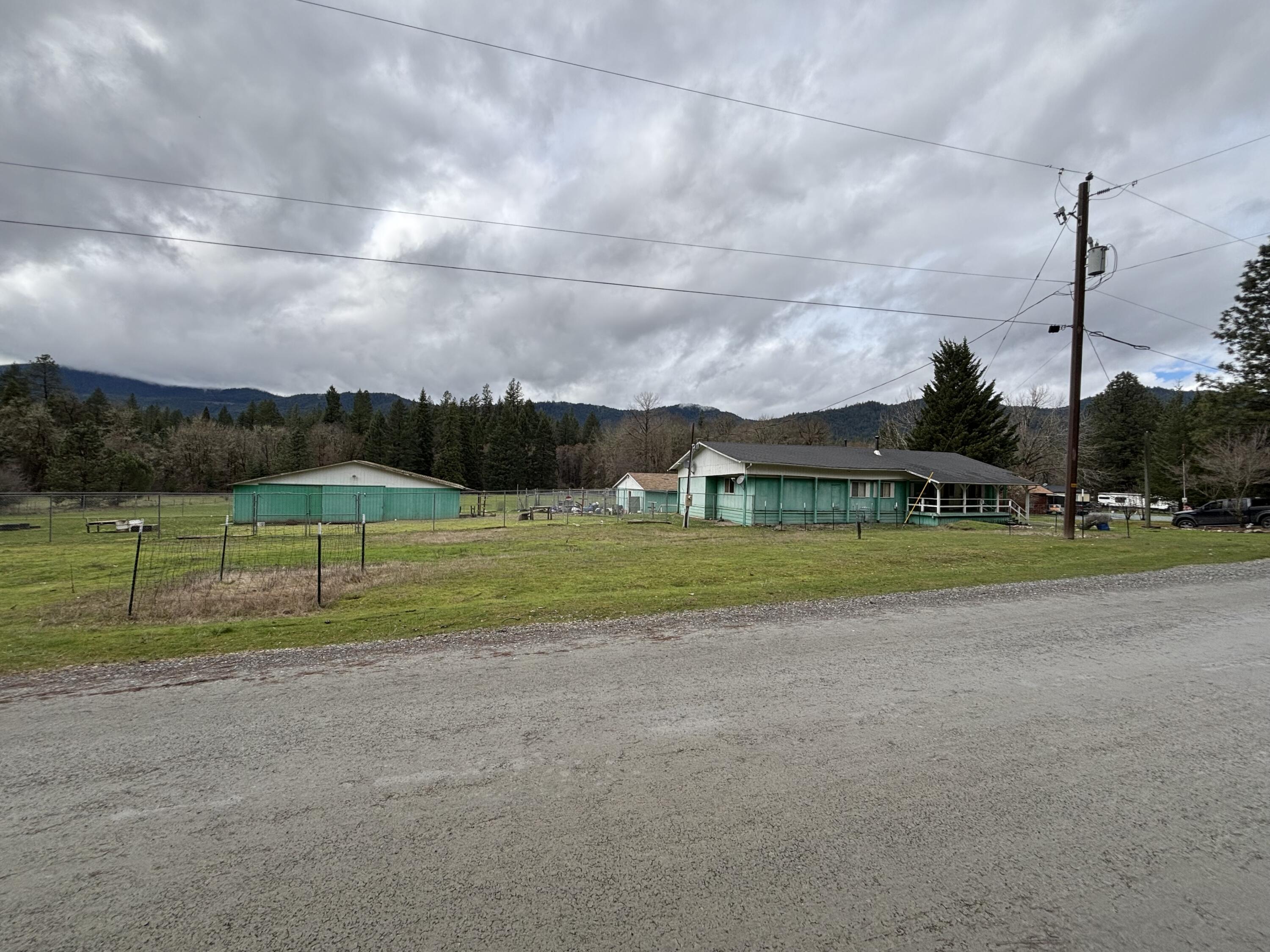 16625 Ford Road Rogue River, OR 97537 - Photo 4 of 31 From Road