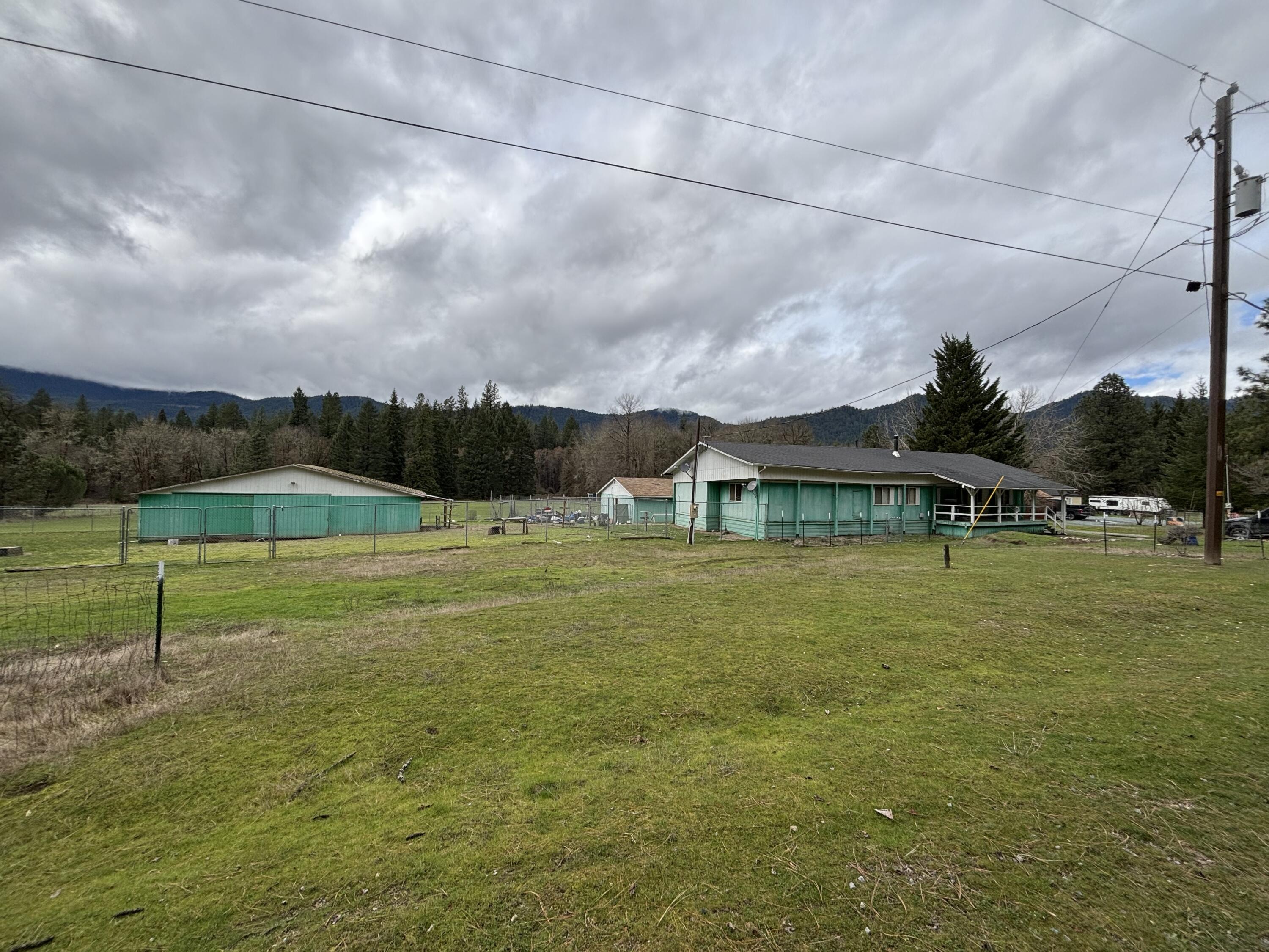 16625 Ford Road Rogue River, OR 97537 - Photo 6 of 31 Front of Property
