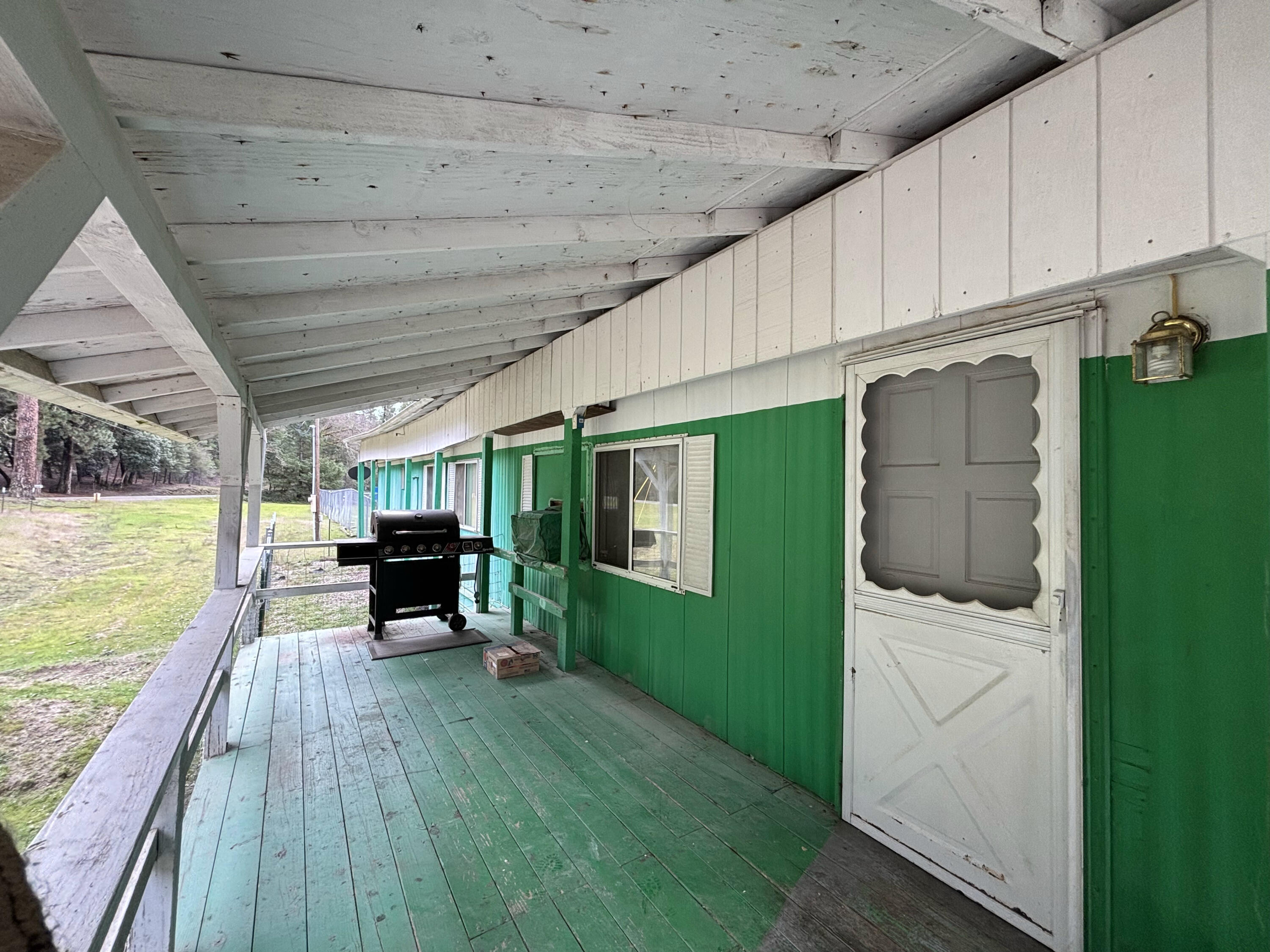 16625 Ford Road Rogue River, OR 97537 - Photo 7 of 31 Front Porch