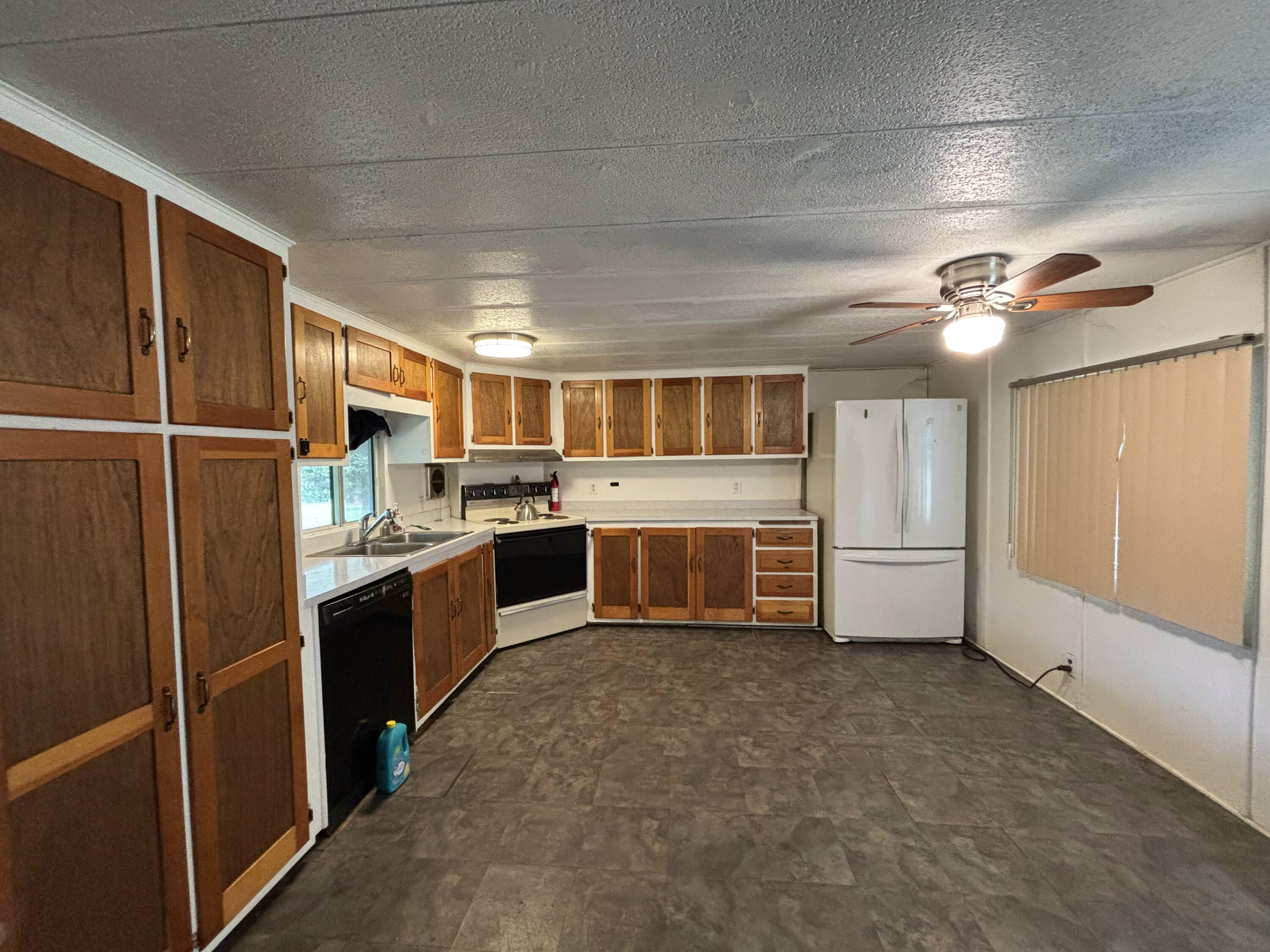 16625 Ford Road Rogue River, OR 97537 - Photo 8 of 31 Kitchen #1