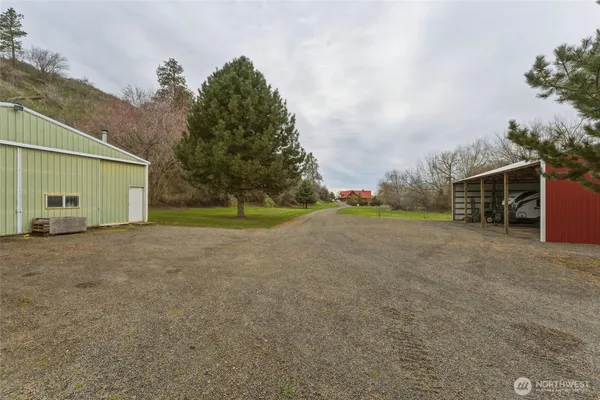 a view of a house with backyard and trees