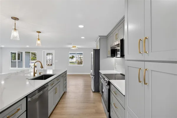 $1,100,000 | 1424 Lemon Bay Drive, Englewood, FL 34223