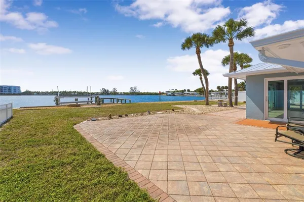 $1,100,000 | 1424 Lemon Bay Drive, Englewood, FL 34223