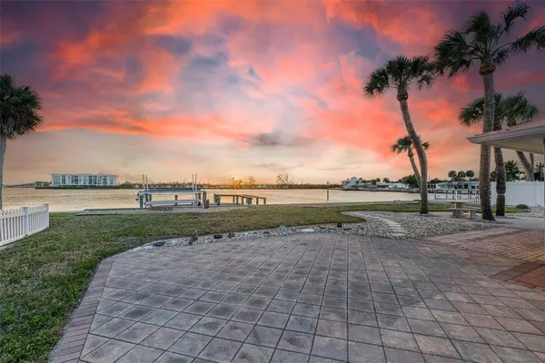 $1,100,000 | 1424 Lemon Bay Drive, Englewood, FL 34223