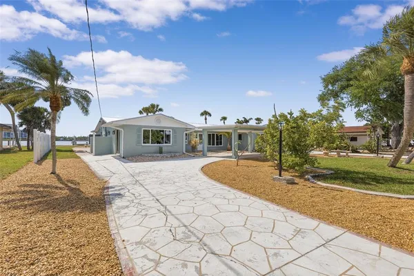 $1,100,000 | 1424 Lemon Bay Drive, Englewood, FL 34223