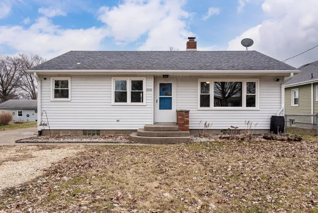 $225,000 | 1208 Jones Street, Leclaire, IA 52753