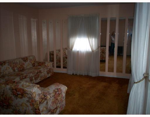 422 Trestle Road Plum, PA 15239 - Photo 5 of 9 Living Room.
