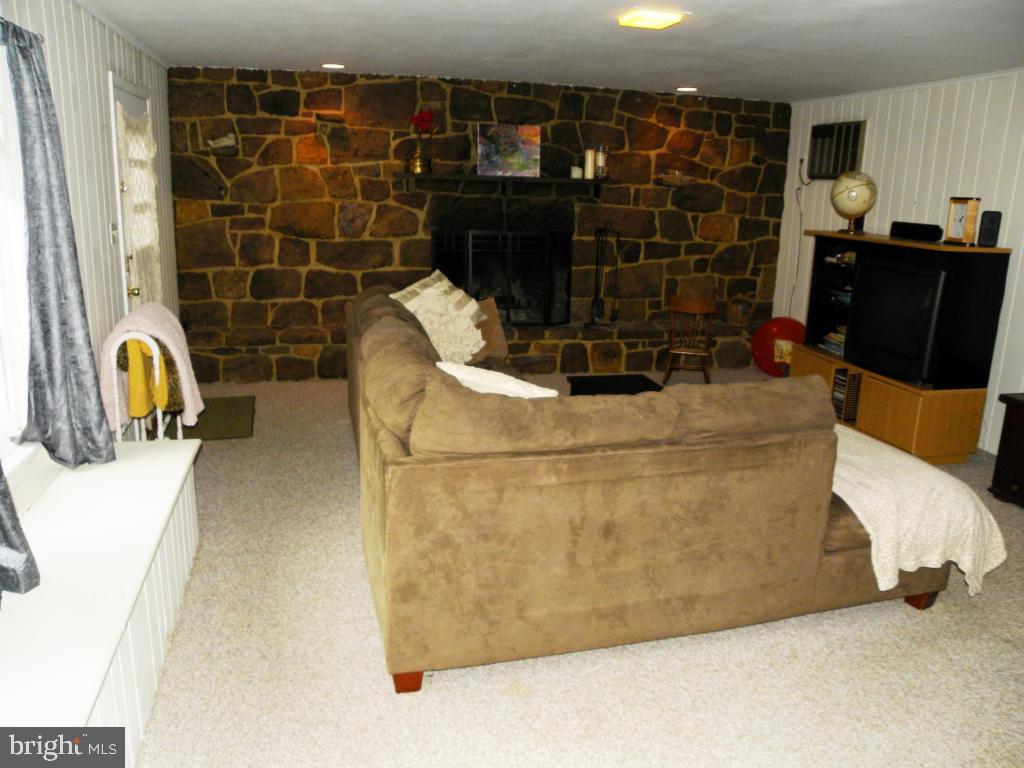 318 Laurel Avenue Lititz, PA 17543 - Photo 4 of 20 Gallery Image 4