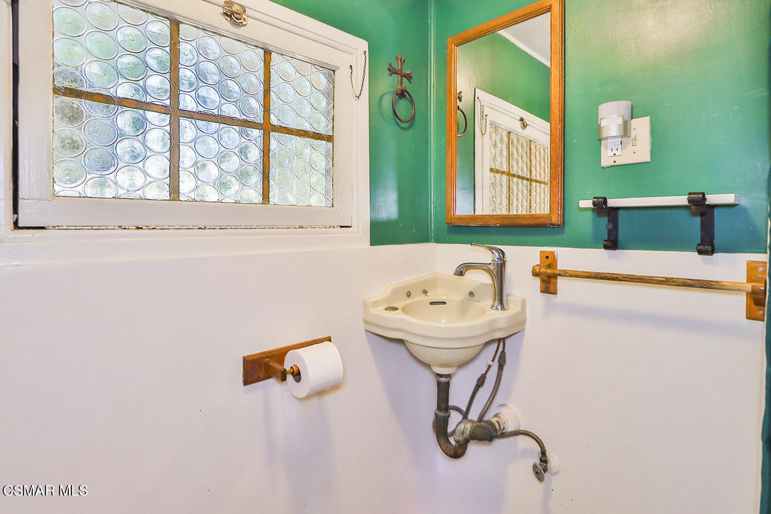 6456 Clear Springs Road Simi Valley, CA 93063 - Photo 30 of 56 a bathroom with a sink and tub