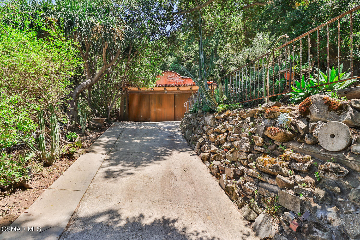 6456 Clear Springs Road Simi Valley, CA 93063 - Photo 4 of 56 aFront and Entry4