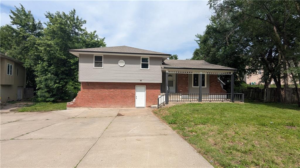 2005 North Plymouth Road Independence, MO 64058 - Photo 2 of 69