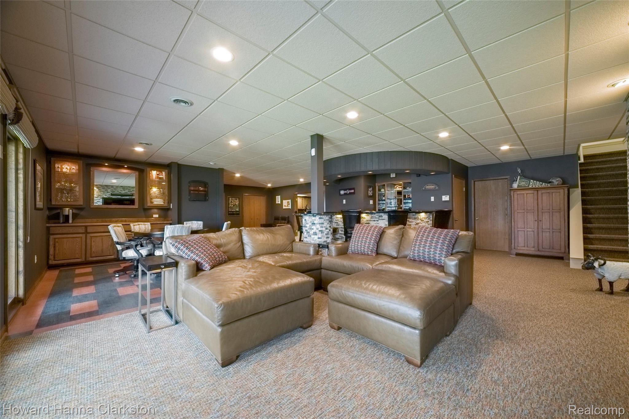 10058 King Road Davisburg, MI 48350 - Photo 32 of 54 031-photo-family-room-8468967.jpg