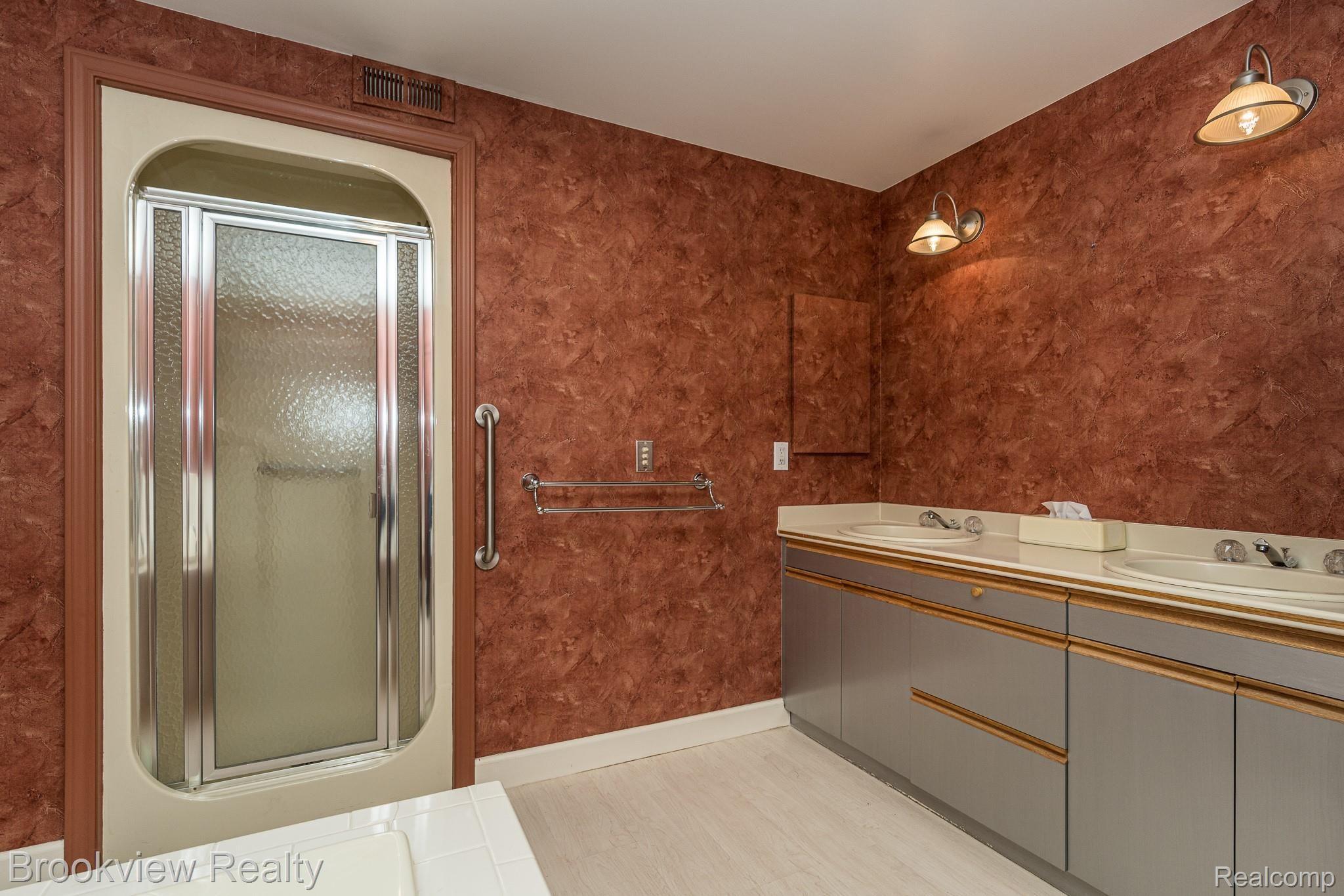 875 GreenView Court, Unit 57 Rochester, MI 48307 - Photo 34 of 47 875 Green View MLS-W014.jpg