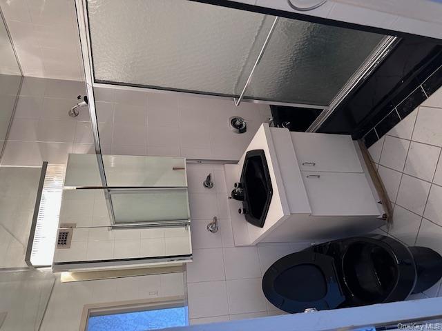125-10 Queens Boulevard, Unit 2307 Queens, NY 11415 - Photo 13 of 25 a bathroom with a sink and a washing machine