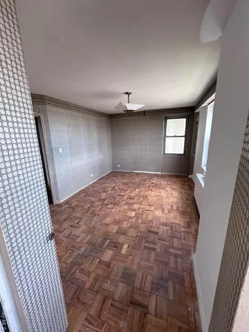 en empty room with windows