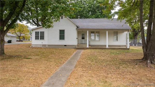 601 East McNair Street, Versailles, MO 65084