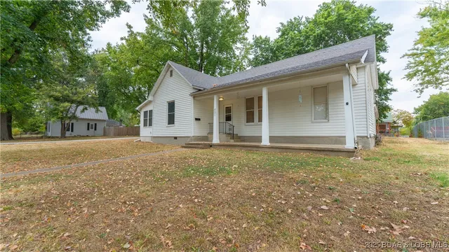 $215,000 | 601 East McNair Street, Versailles, MO 65084
