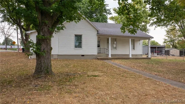 $215,000 | 601 East McNair Street, Versailles, MO 65084