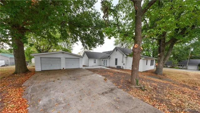 $215,000 | 601 East McNair Street, Versailles, MO 65084