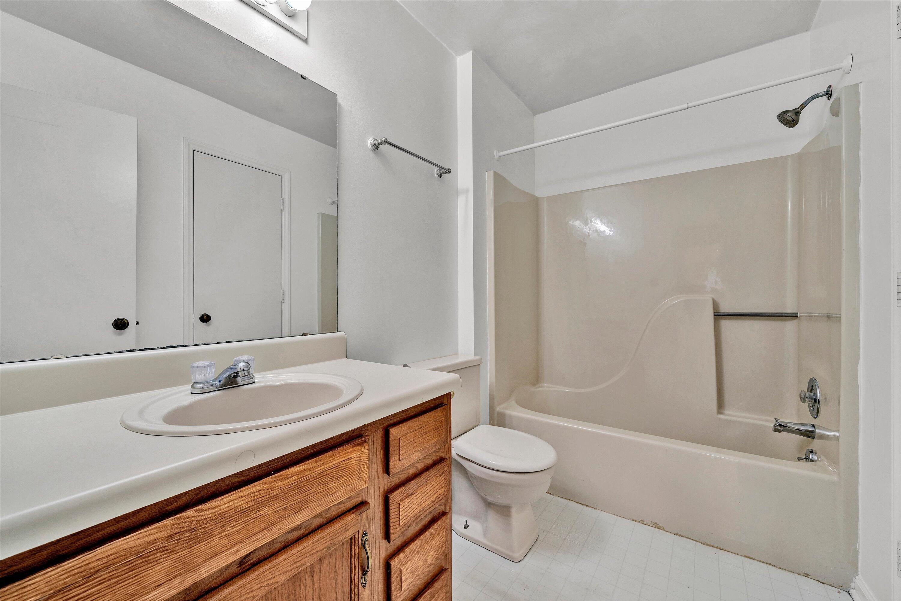3337 Forest Ridge Road Roanoke, VA 24018 - Photo 12 of 24 Full bath entry level